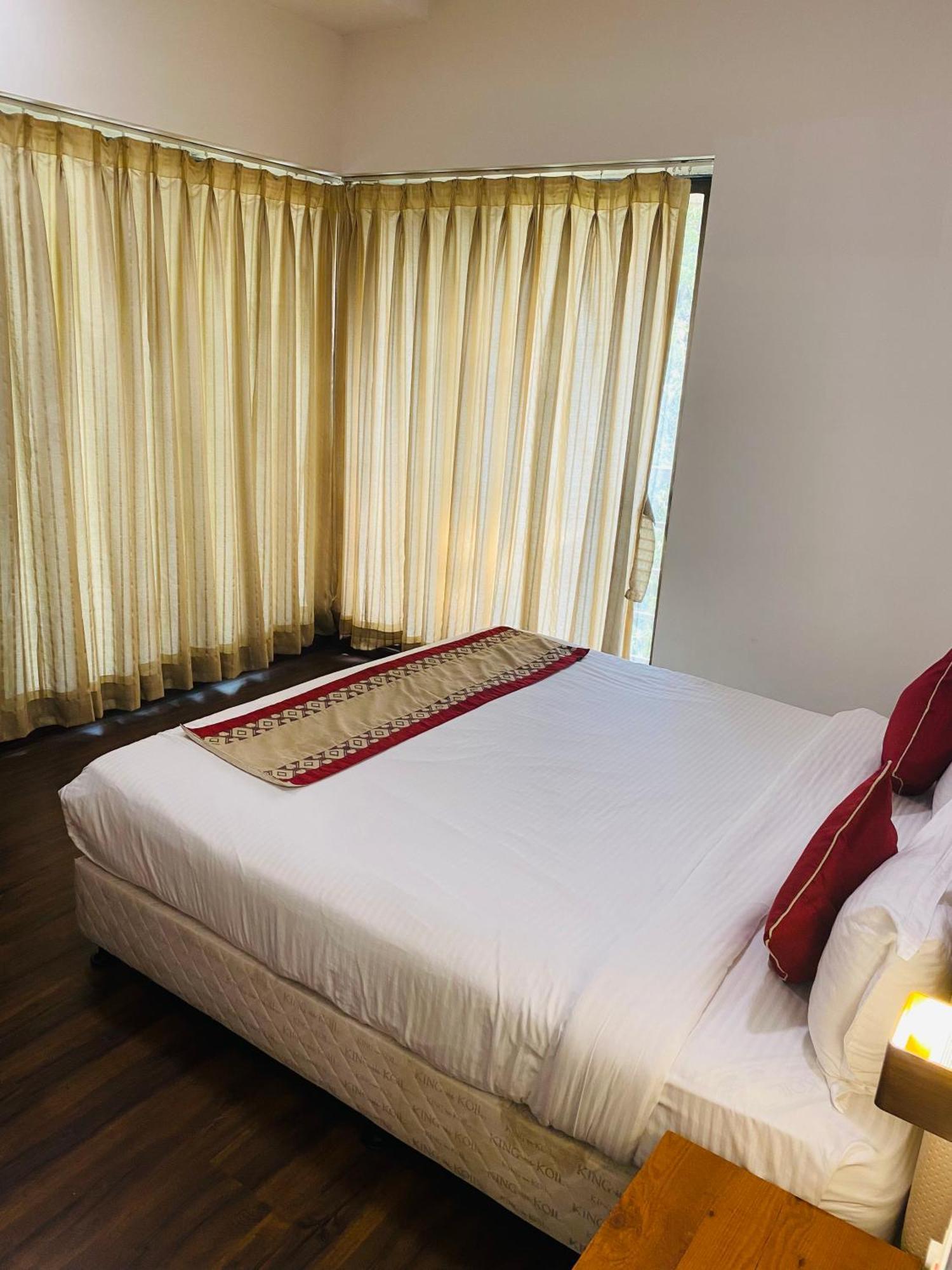 Mumbai House Luxury Apartments Santacruz East, Mumbai Exterior photo