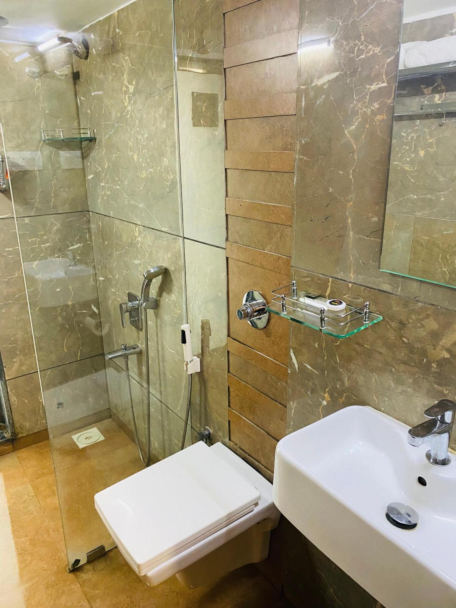 Mumbai House Luxury Apartments Santacruz East, Mumbai Exterior photo