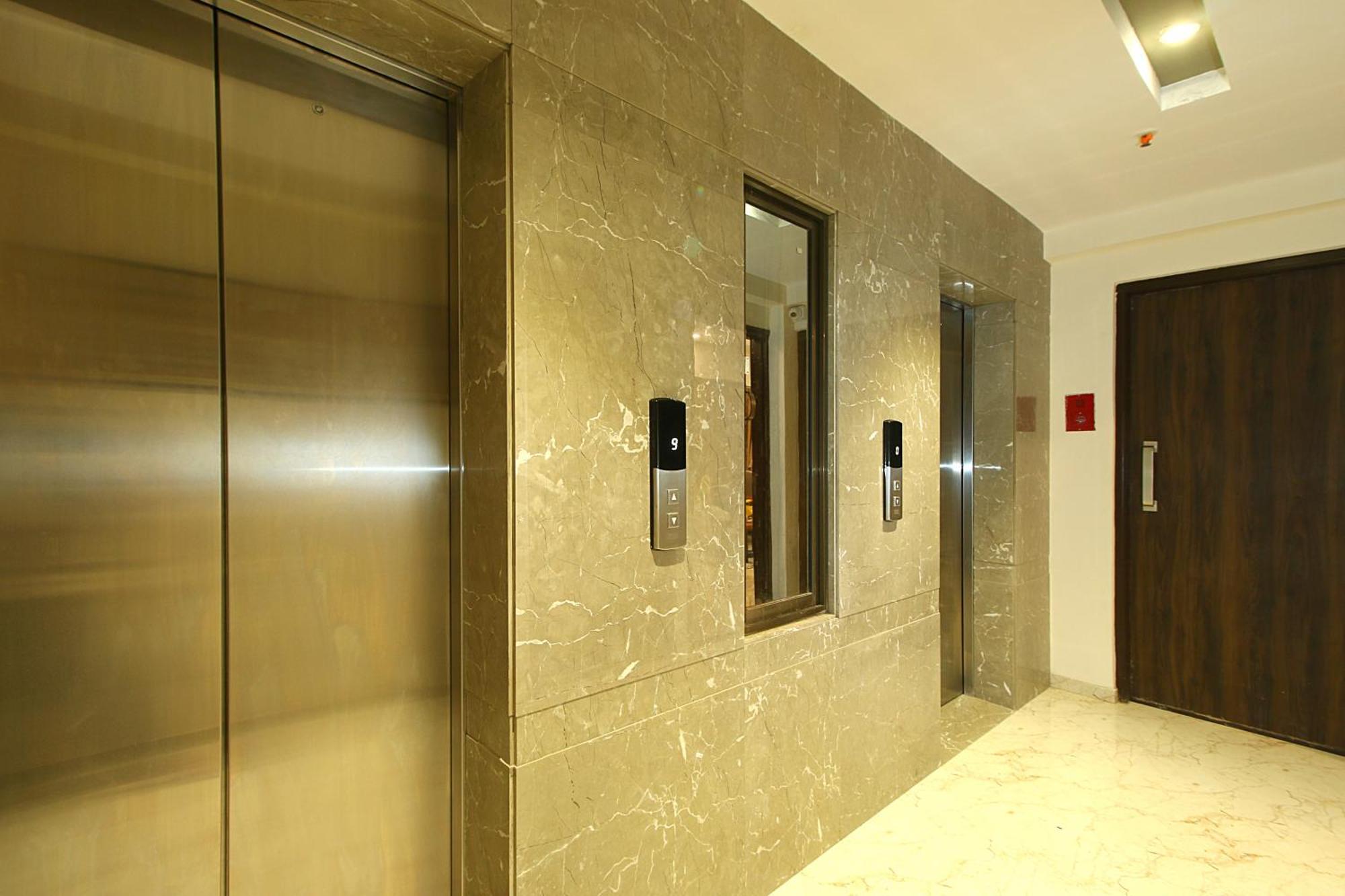 Mumbai House Luxury Apartments Santacruz East, Mumbai Exterior photo