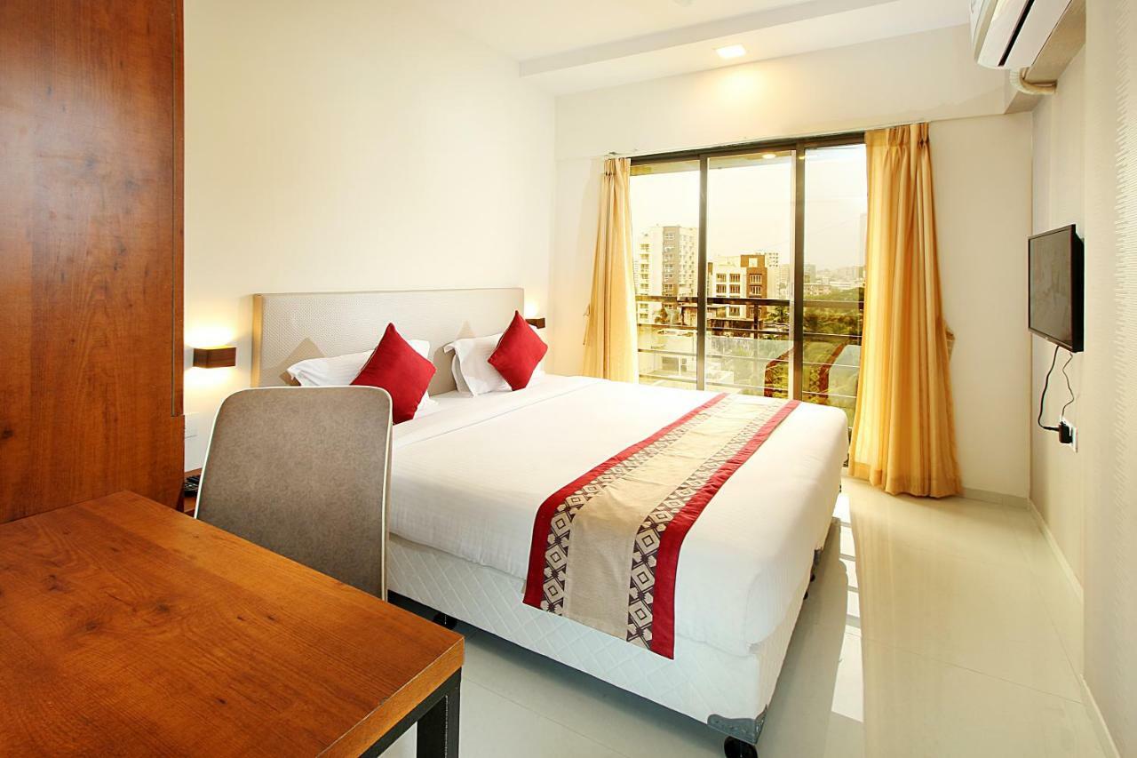 Mumbai House Luxury Apartments Santacruz East, Mumbai Exterior photo