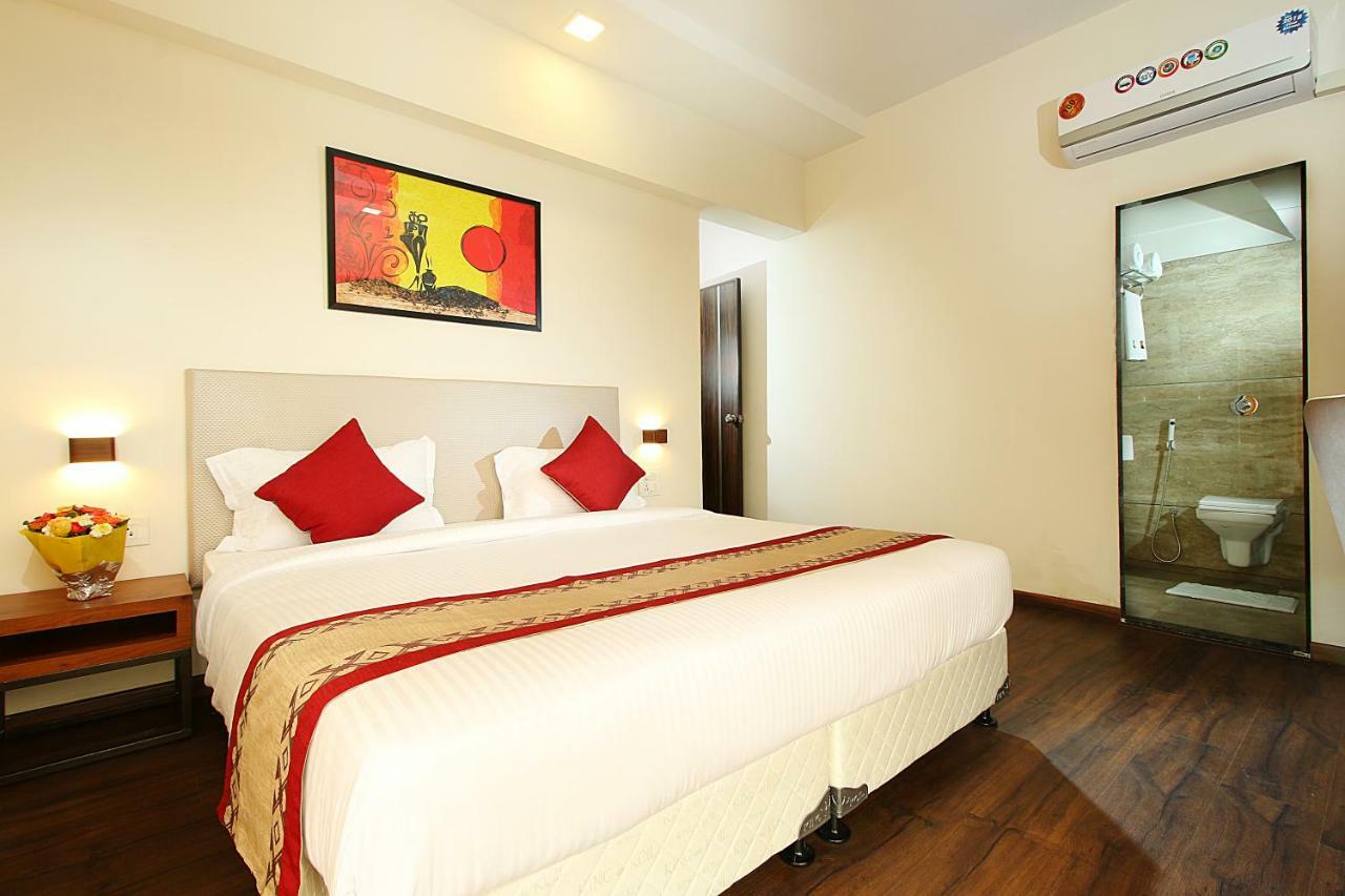 Mumbai House Luxury Apartments Santacruz East, Mumbai Exterior photo