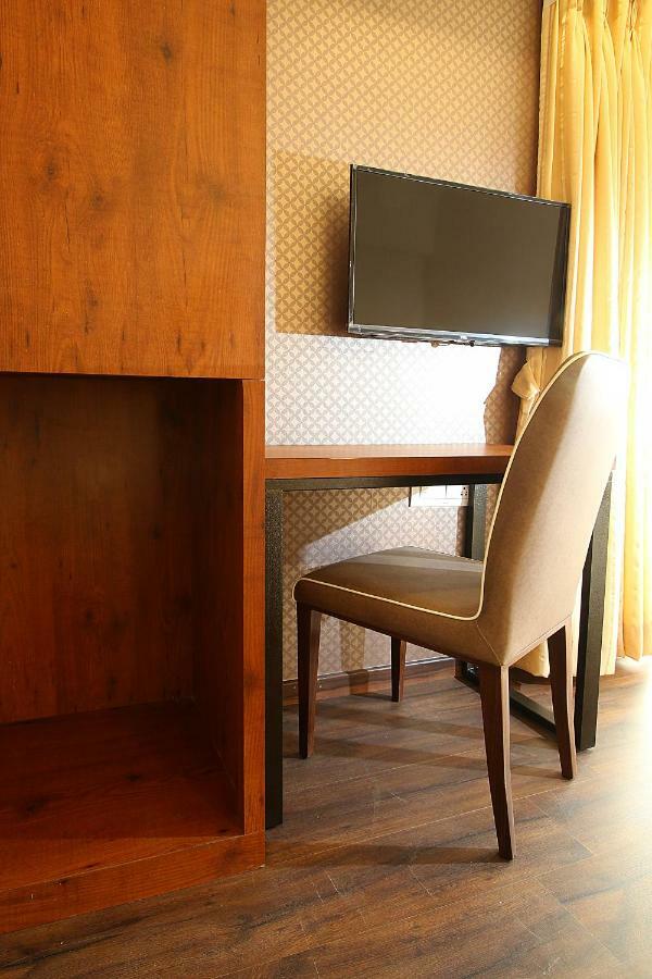 Mumbai House Luxury Apartments Santacruz East, Mumbai Exterior photo