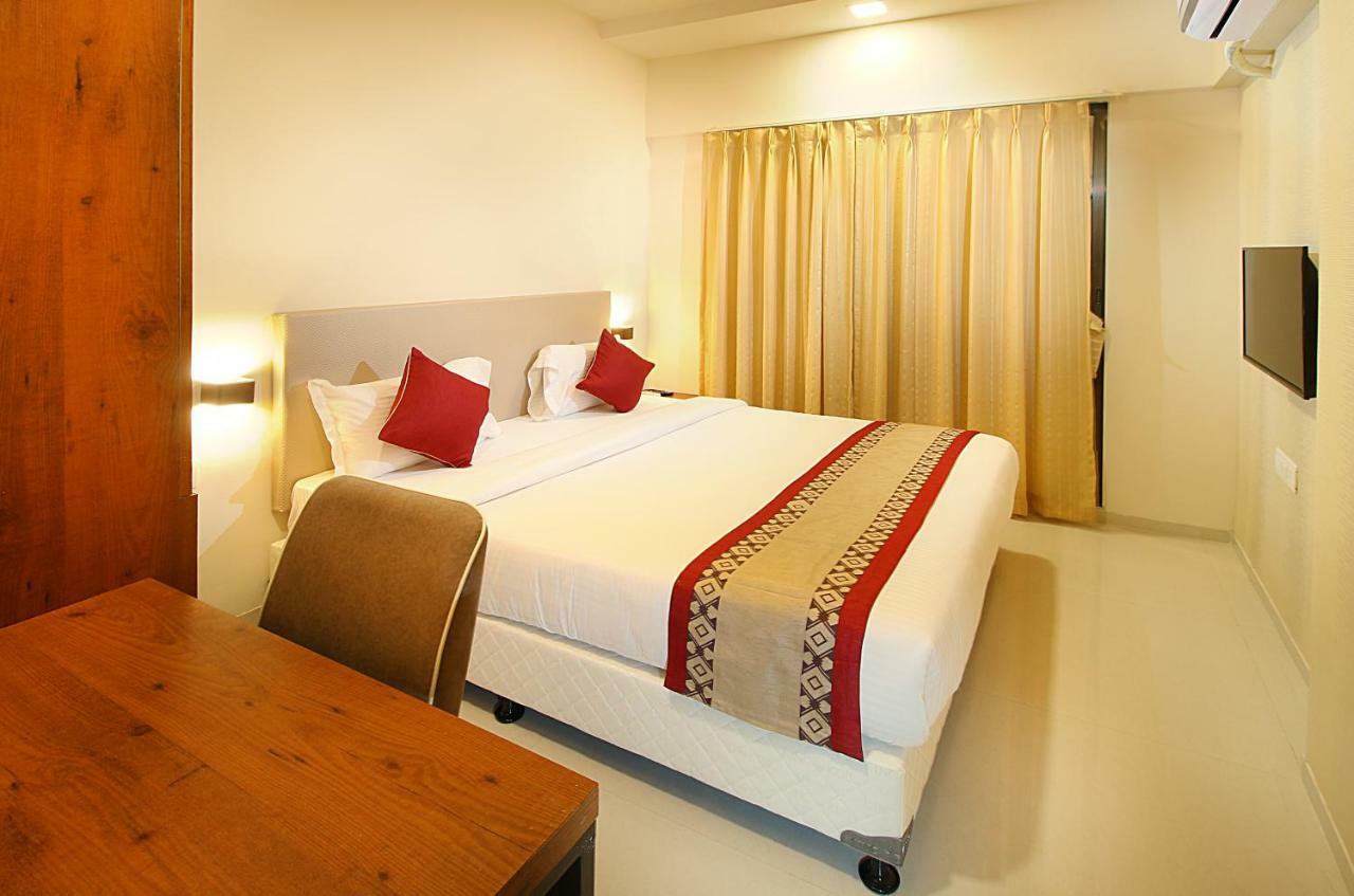 Mumbai House Luxury Apartments Santacruz East, Mumbai Exterior photo